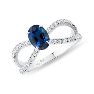Zásnubný prsteň z bieleho 14k zlata so zafírom a diamantmi KLENOTA