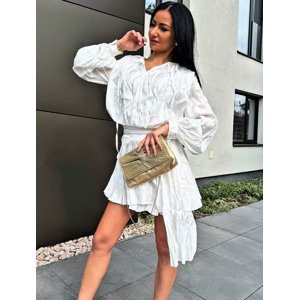 Biele lesklé šaty